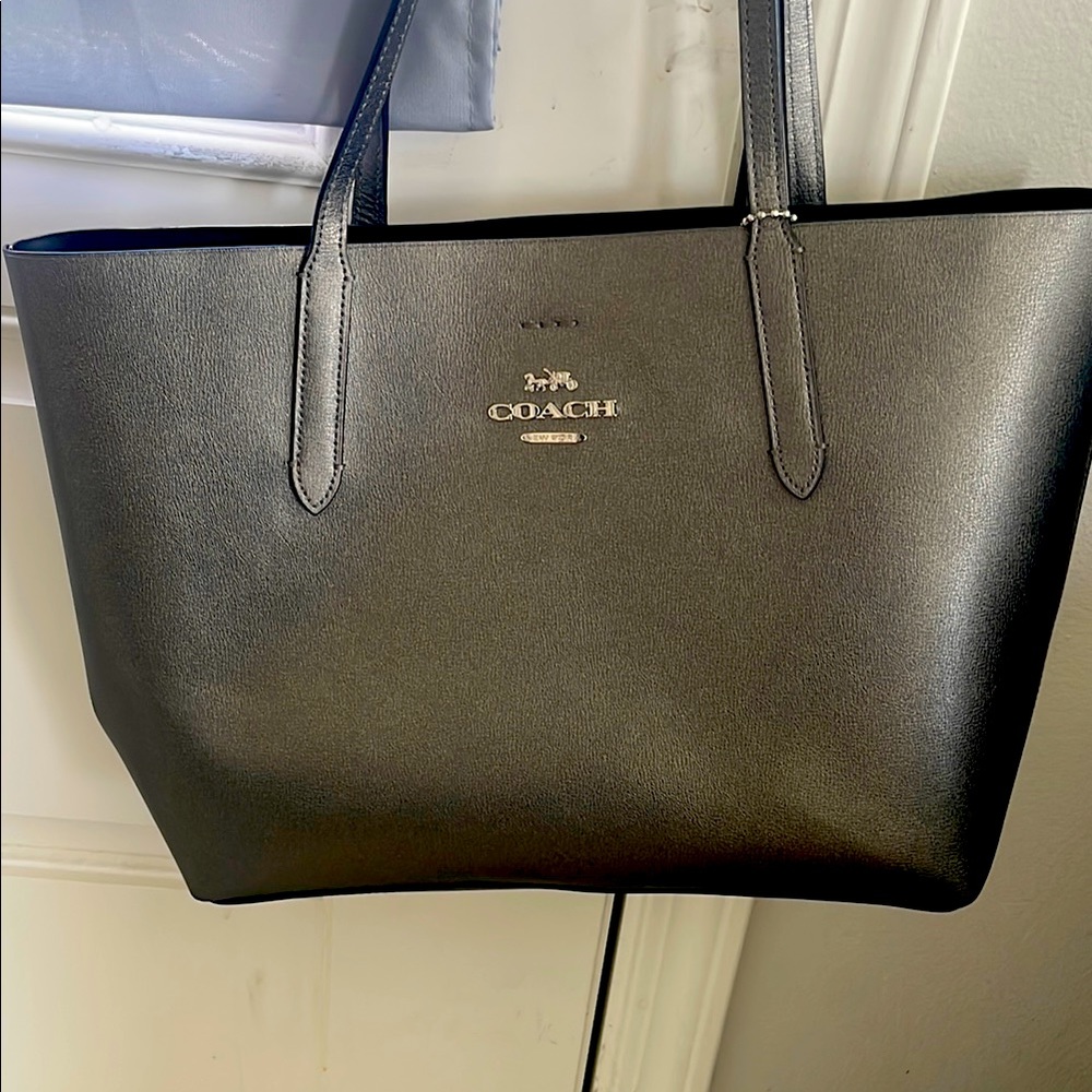 Coach Tote- Excellent Condition